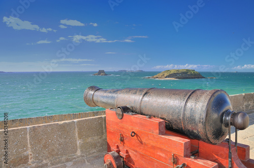 Canon sur les remparts de Saint Malo