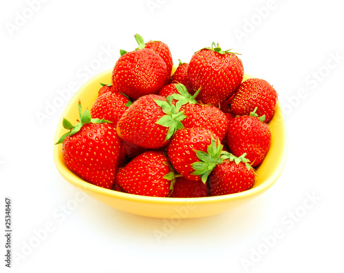 Fototapeta Naklejka Na Ścianę i Meble -  strawberries in a bowl