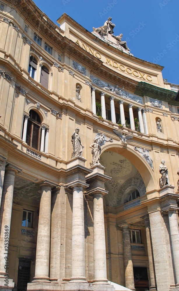 Fototapeta premium Facciata minore della Galleria Umberto I di Napoli - Italia