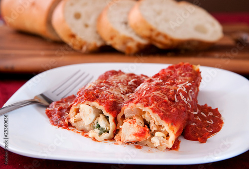 manicotti and bread