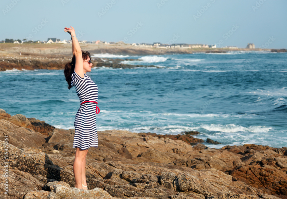Fototapeta premium young lady at the ocean coast