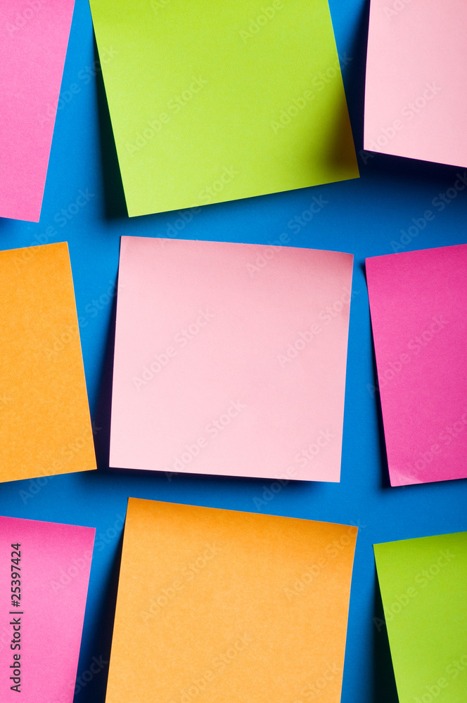 Fototapeta premium Reminder notes on the bright colorful paper