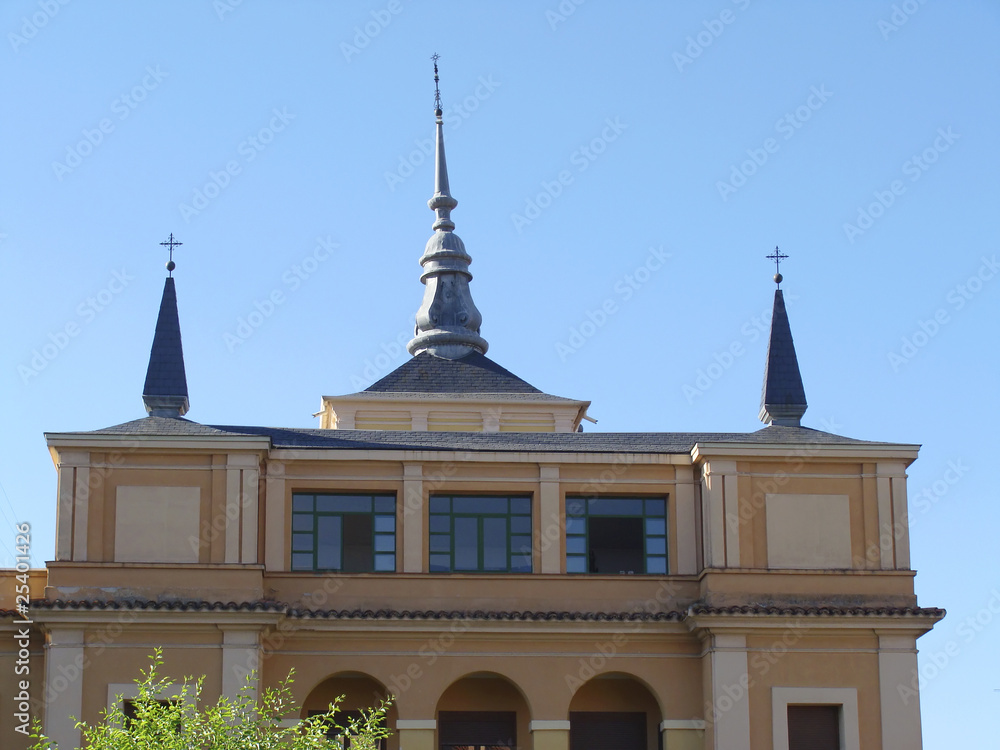 Fototapeta premium Remates tejado edificio religioso