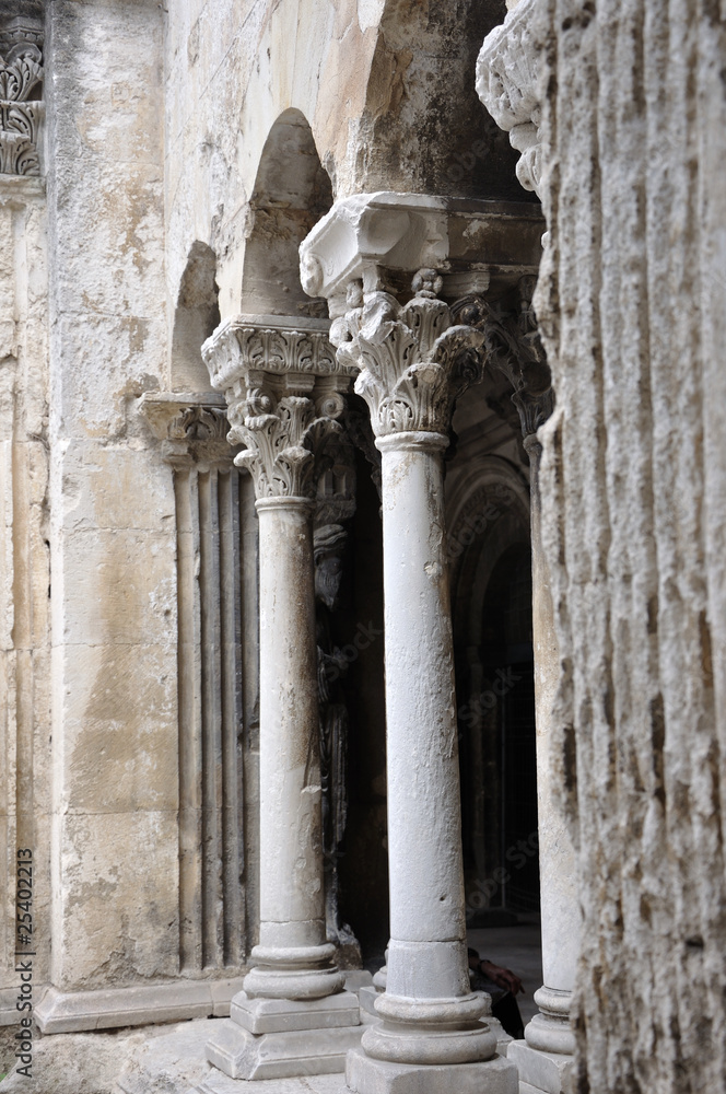 colonnes de saint trophime