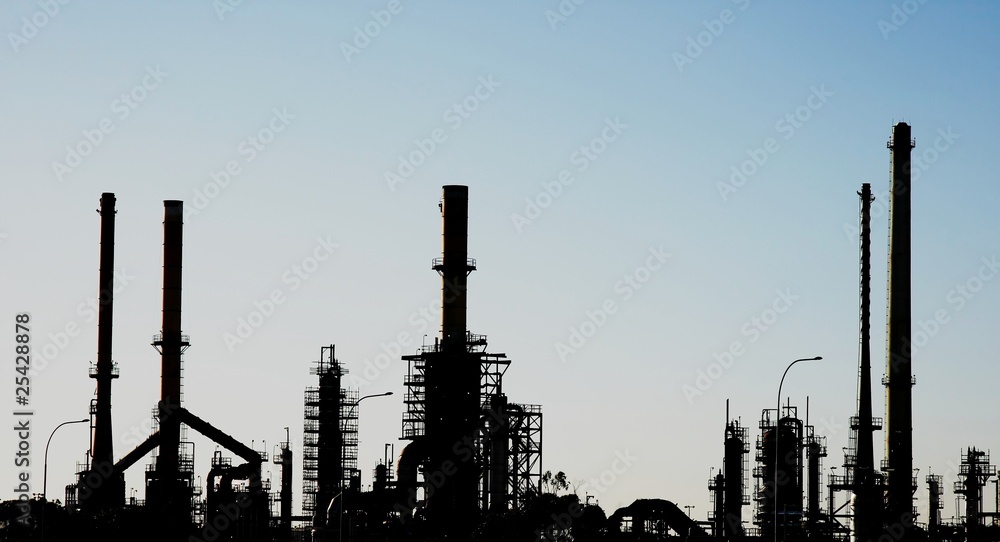 Obraz premium Silhouette of an oil refinery with chimneys
