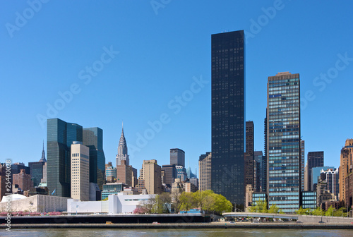 New York city skyline © johanelzenga