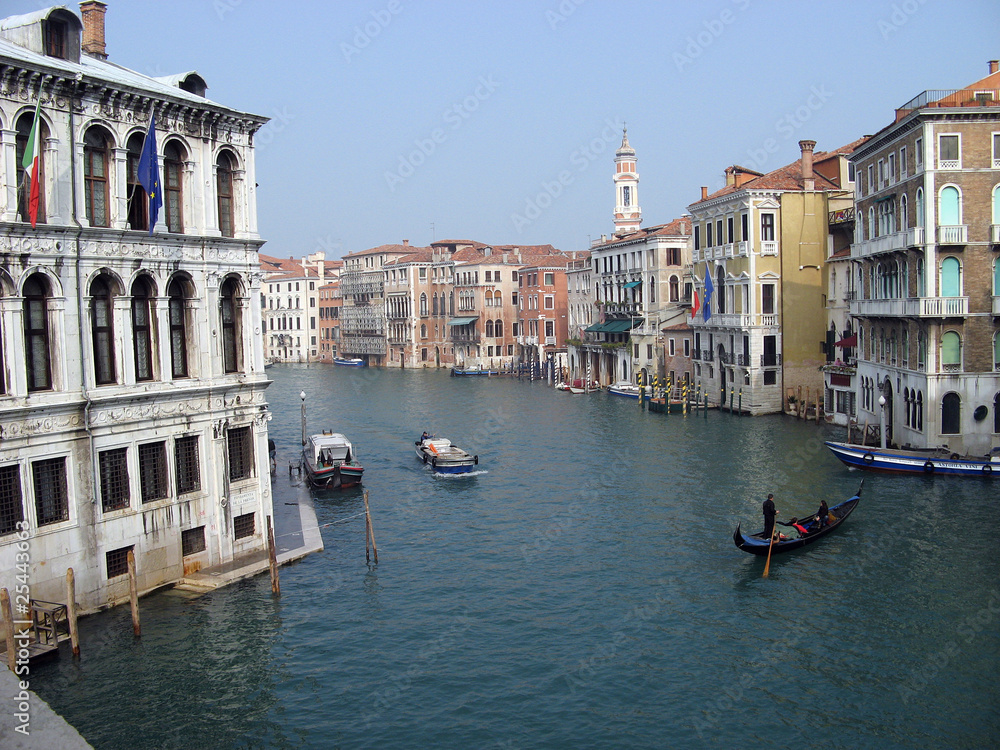 Gondoles sur le grand canal à Venise - Italie