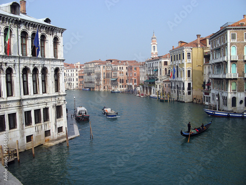 Gondoles sur le grand canal à Venise - Italie