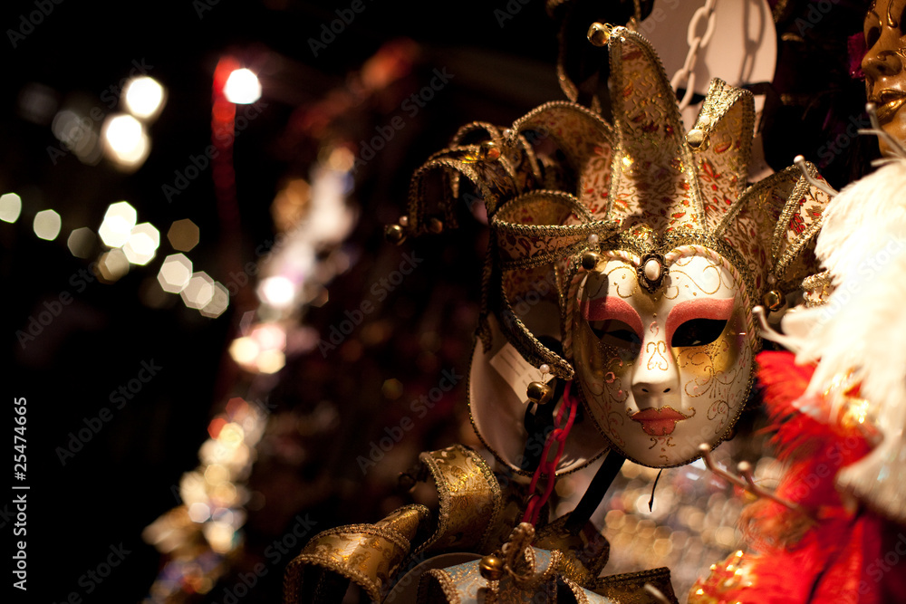 Naklejka premium Luxury venetian mask at night