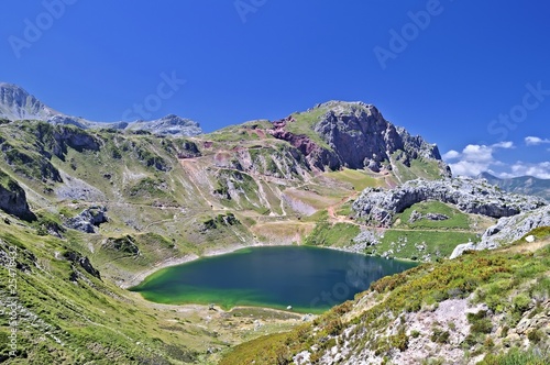 Lago La cueva y antigua mina de hierro,Somiedo,Asturias