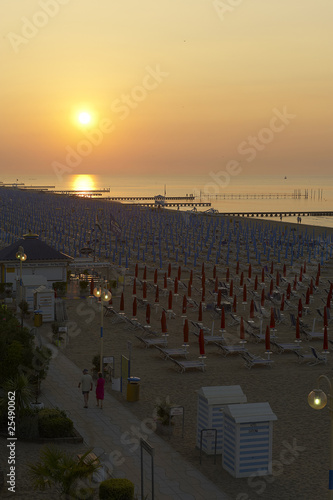 alba sulla spiaggia photo