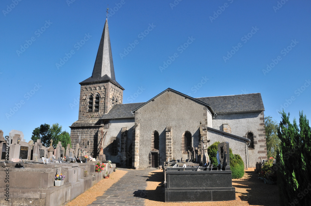 Eglise de Saint-Pierre-le-Chastel (63)