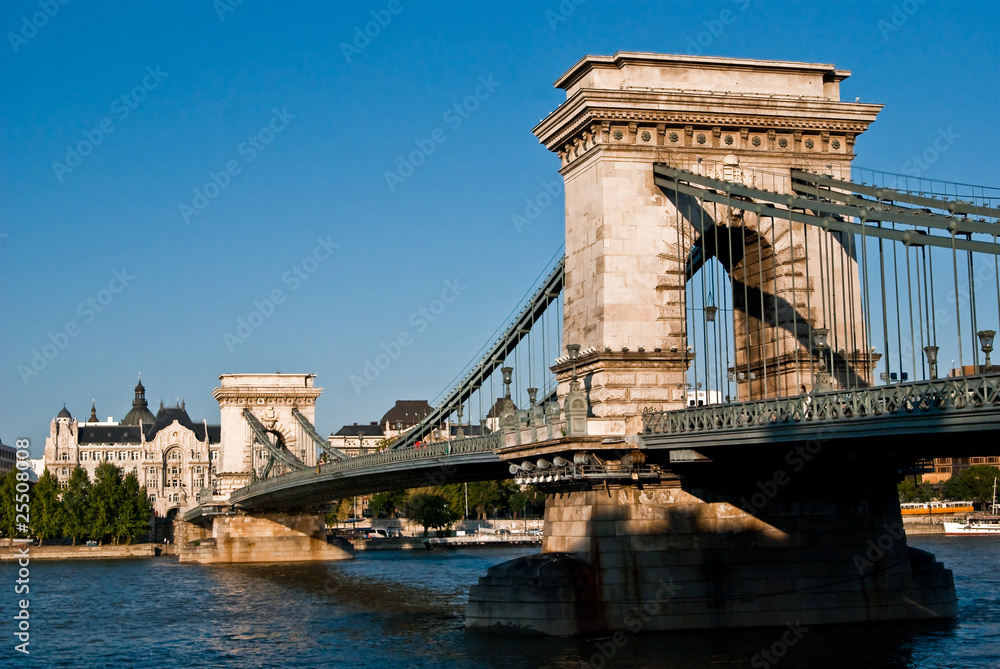 Obraz premium Chain Bridge