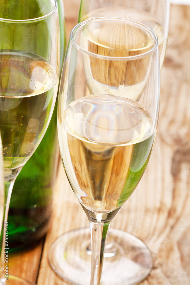 flutes of champagne flutes of champagne