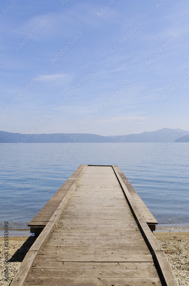 Fototapeta premium 十和田湖畔 桟橋