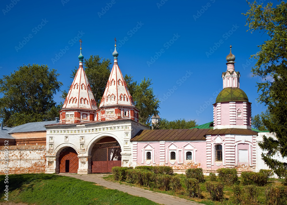 Santa gate  in  Rizopolozhenskiy monastery