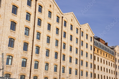 Obraz na płótnie bâtiment des docks 1 w salonie