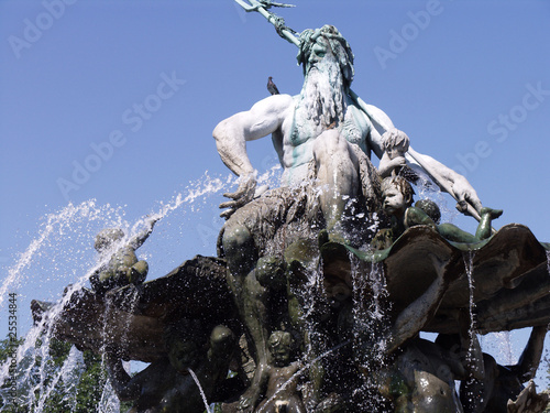 Obraz na plátně Neptunbrunnen am Alexanderplatz Berlin