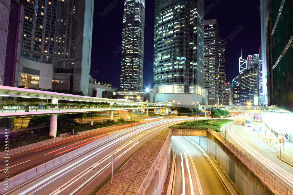 Obraz premium Traffic through downtown in Hong Kong