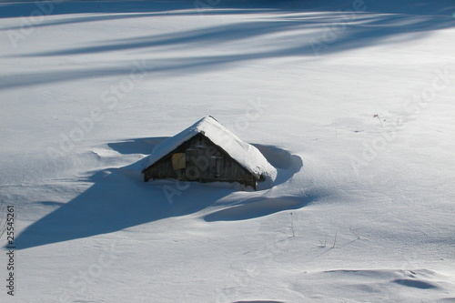 petite bergerie dans la neige, nouvelle angleterre © machiavel007