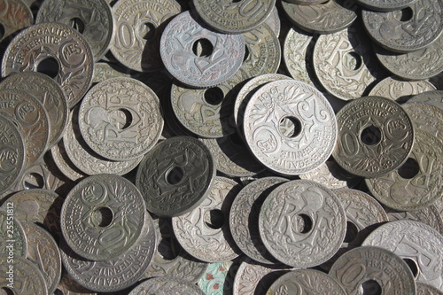 Anciennes pièces de monnaie percées - Francs photo