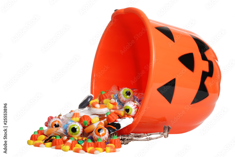 Naklejka premium child halloween pumpkin bucket spilling candy