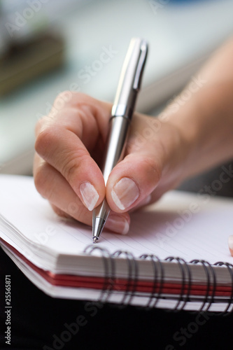 Canvas Print Woman writes on a paper
