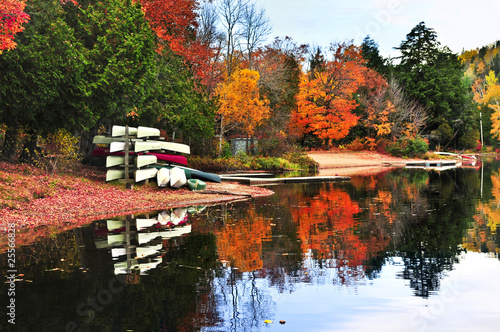 Canvas Print Fall forest reflections with canoes