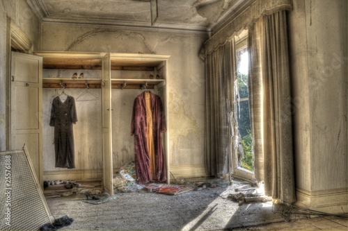 Εκτύπωση καμβά HDR photo of old derelict house