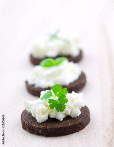 Bild auf Leinwand Pumpernickel Canapé