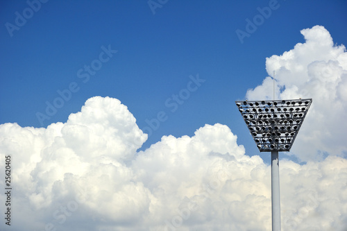 照明灯と入道雲