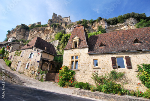 Sur la route du village de Beynac