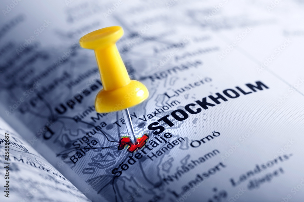 Naklejka premium Thumbtack in a Map with a Selective Focus