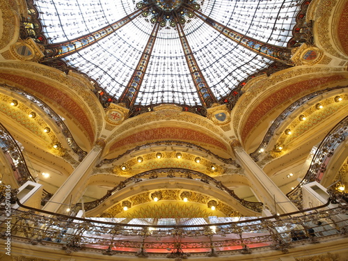 Palacio modernista en Paris