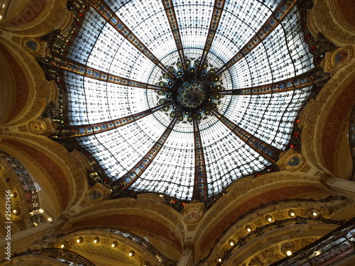 Palacio modernista en Paris