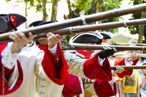 Cuadro en lienzo Soldiers firing during the re-enactment of the War of Succession