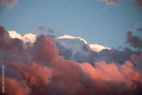 Fototapeta Naklejka Na Ścianę i Meble -  nubes rojas