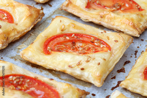 Puff pastry with cheese and tomatoes