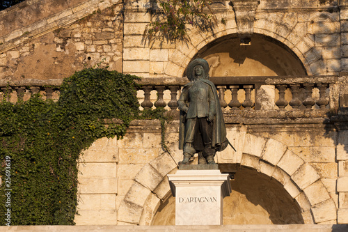 statue de d'Artagnan en Gascogne, à Auch photo