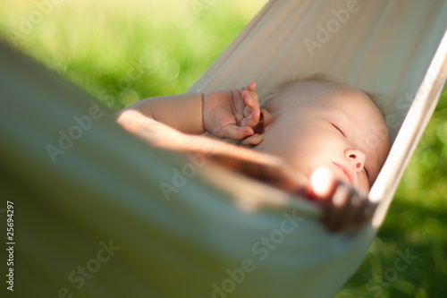 Baby sleep quiet into hammock