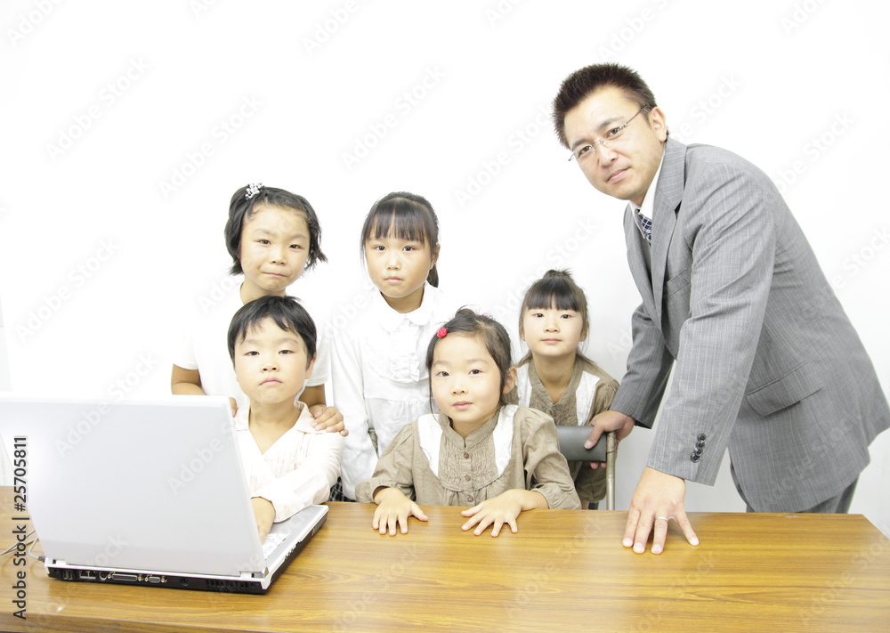 パソコンしてる女の子