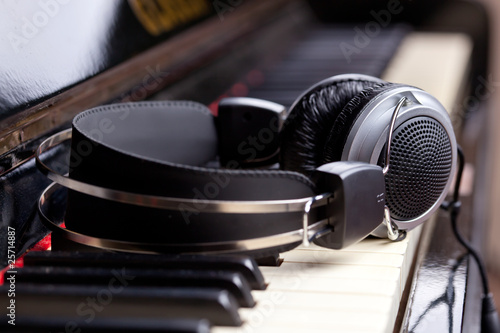 Piano headset photo