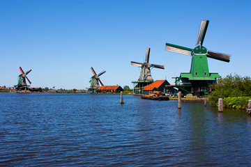 Keuken achterwand Molens Hollandse molens langs het water  © Paolo Gallo