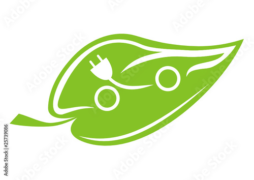 elektroauto symbol auf grünem blatt