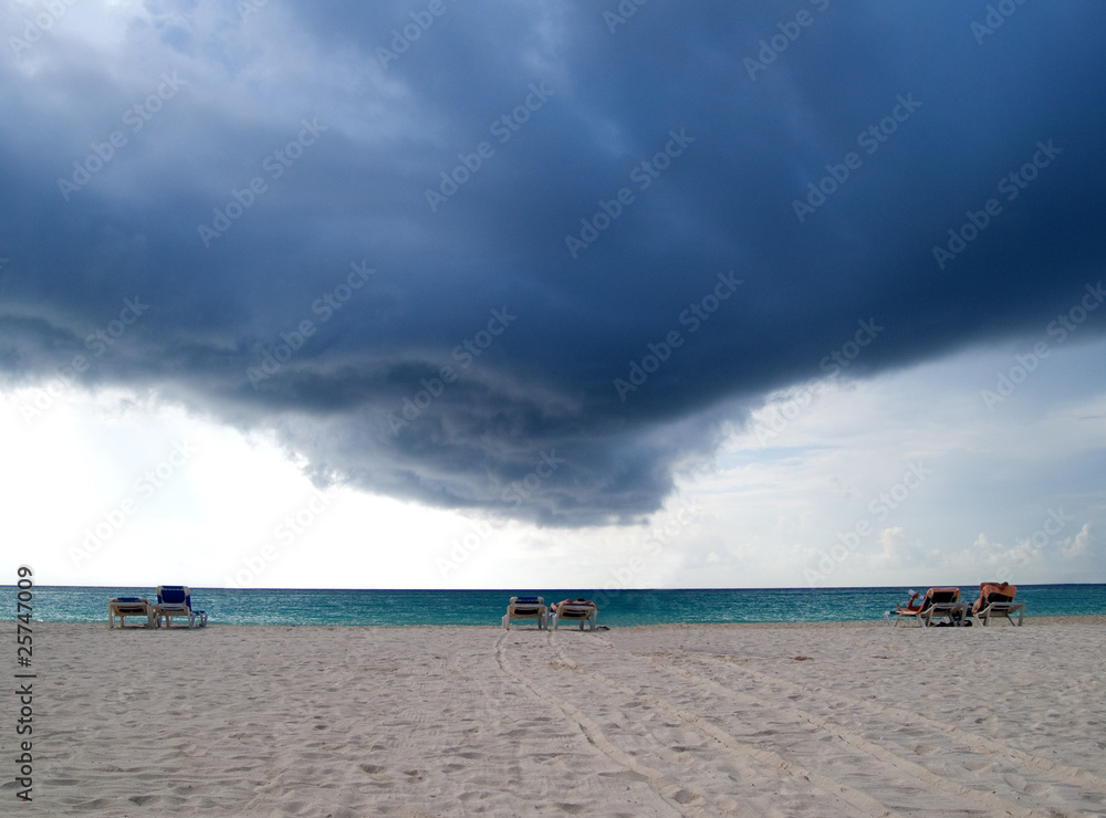 Fototapeta premium massive strom growing out to sea