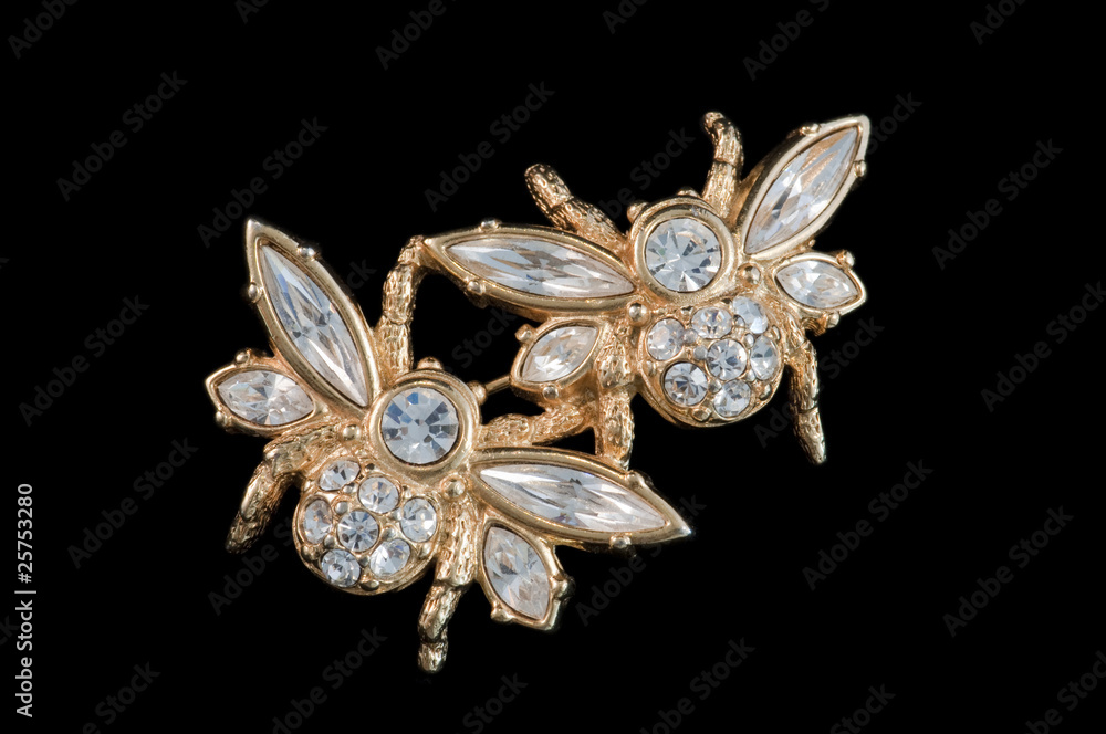 bee brooch