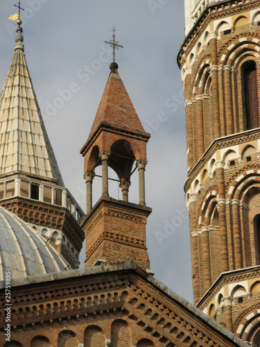 Clochers Basilique  Sainte justine à Padoue Italie photo