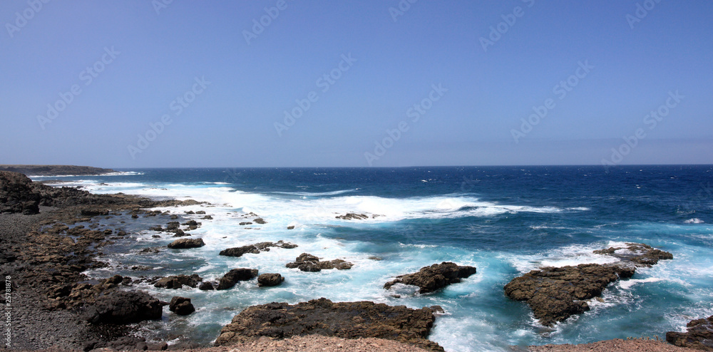 vagues et écume au sud de la pointe de cofete vagues et écume au sud de la pointe de cofete