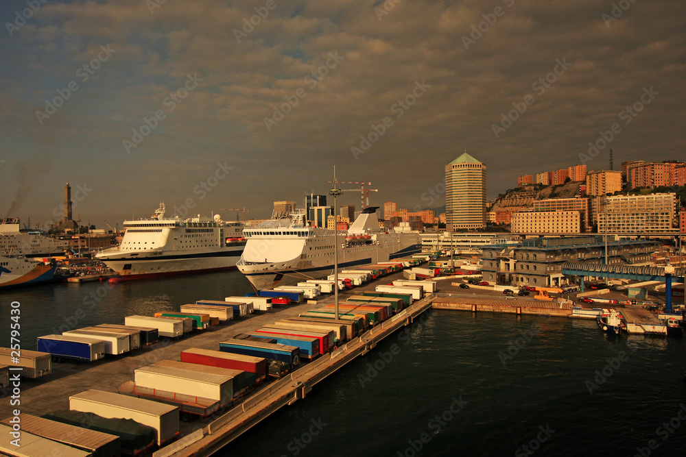 container nel porto di Genova