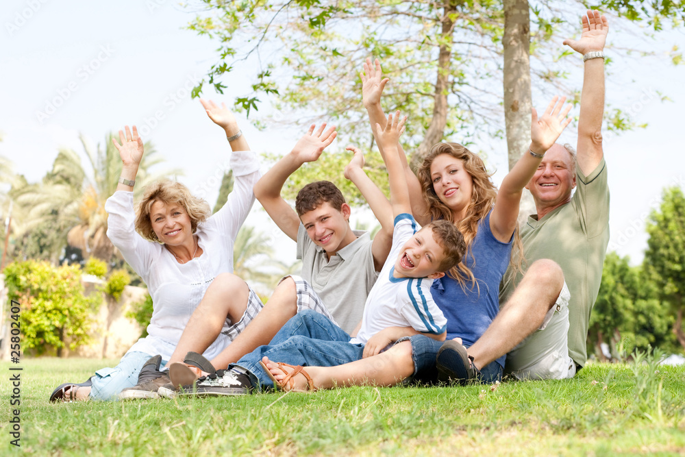 Fototapeta premium potrait of family waving hands